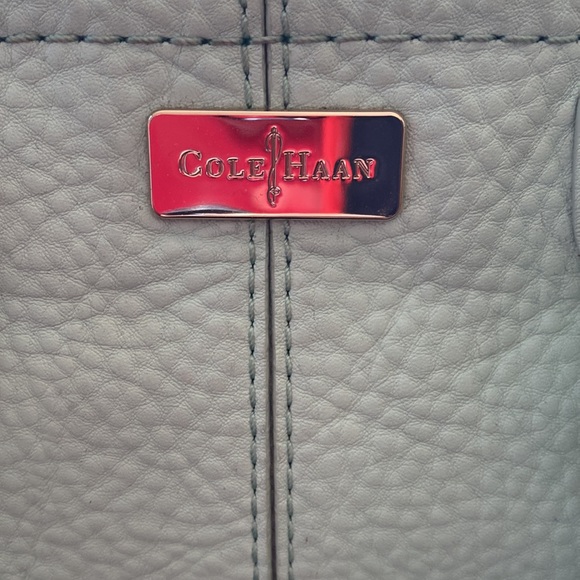 Pastel light green medium purse - Picture 3 of 4